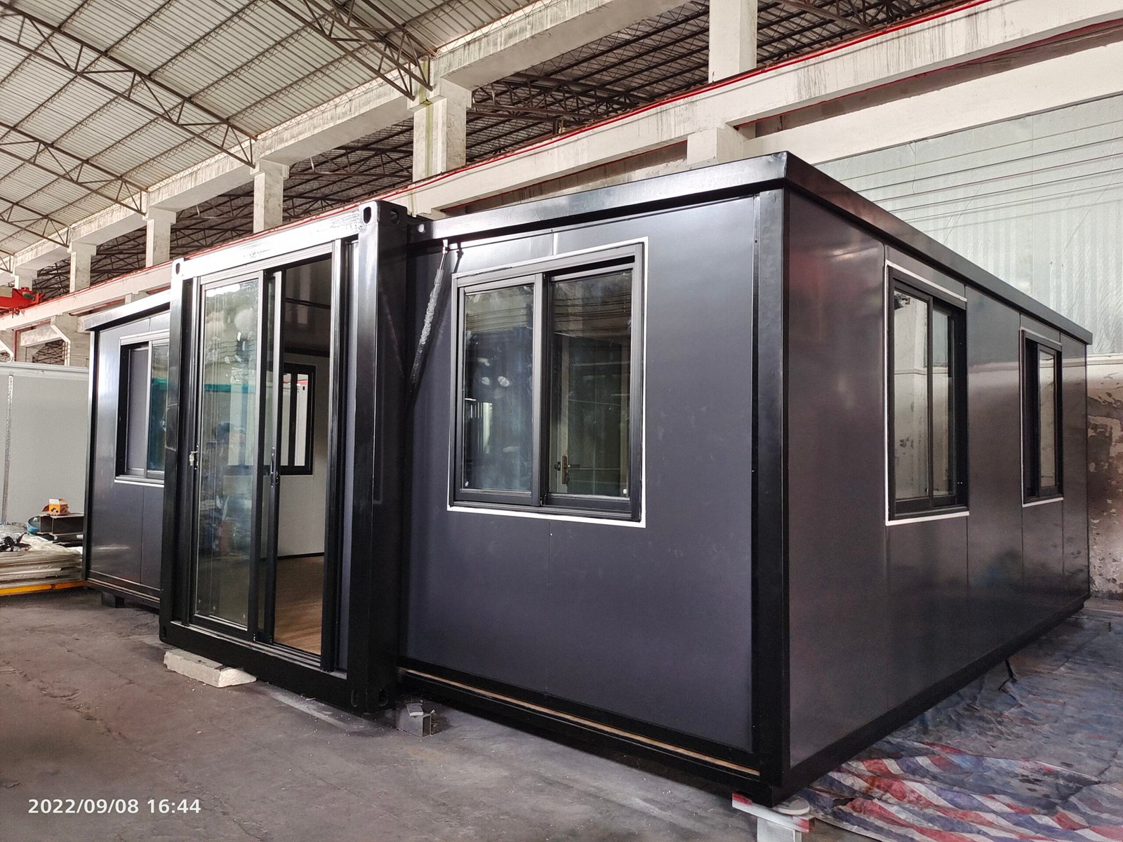 black expandable container house